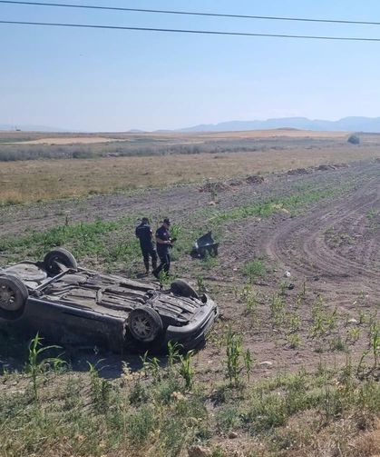 Takla atan otomobildeki 2 kişi hayatını kaybetti