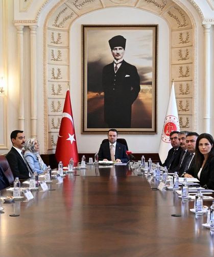 Bakan Gürlek, Muhsin Yazıcıoğlu’nun ailesiyle görüştü