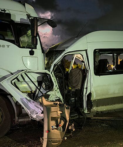 Hatay’da korkunç kaza! 1 kişi hayatını kaybetti, 15 kişi yaralandı