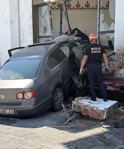 84 metre savruldu, caminin imam odasına daldı