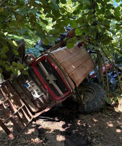 Fındık işçilerini taşıyan traktör devrildi: 18 yaralı