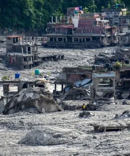 Nepal'de ölü sayısı 1357'ye yükseldi