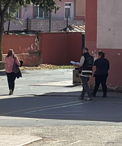 Edirne’de ortaokula giden bir öğrencinin çantasından tabanca çıktı