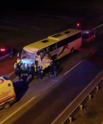 Edirne'de tur otobüsü nar yüklü tır ile çarpıştı: Yaralılar var