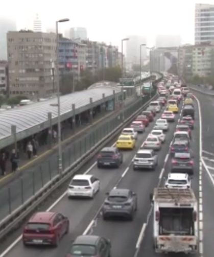 İstanbul'da bayram öncesi trafik yoğunluğu yüzde 74 oldu
