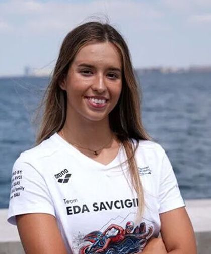 Milli yüzücü Eda Savcıgil, Catalina Kanalı'nı çifte rekorla geçti
