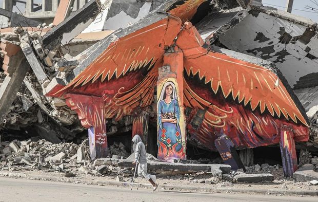 Gazzeli sanatçılar enkazı sanat eserine çevirdi