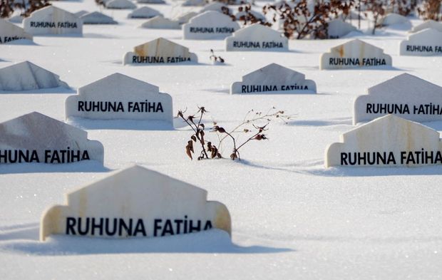 Ölümün soğuk yüzü! 2 bin mezar kazdılar...