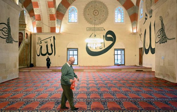 Camiler gül suyu ile yıkanıp ramazana hazırlandı