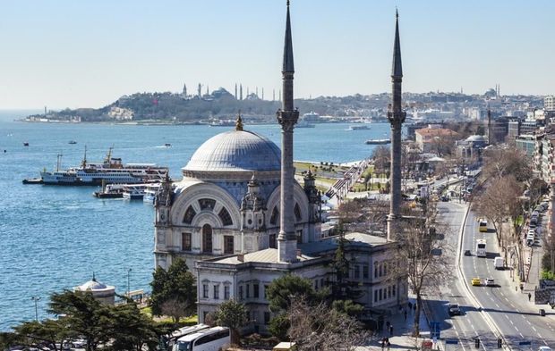 Boğaz’ın incilerinden biri ‘Dolmabahçe Camisi’