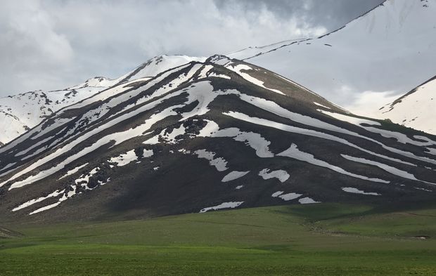 Van'daki karlı dağlar 'Zebra' desenine büründü