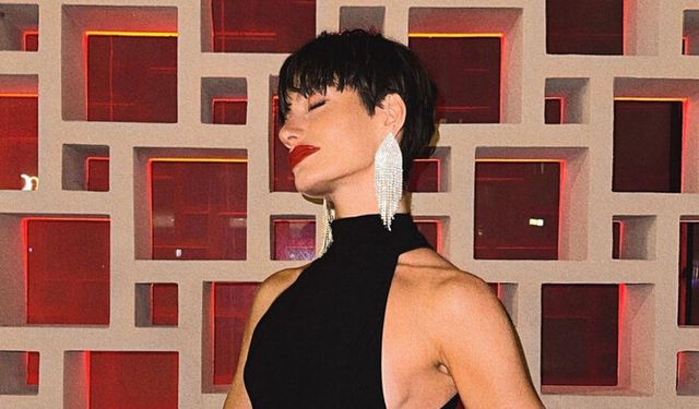 Oyuncu Gülcan Arslan taytlı tulumuyla olay oldu