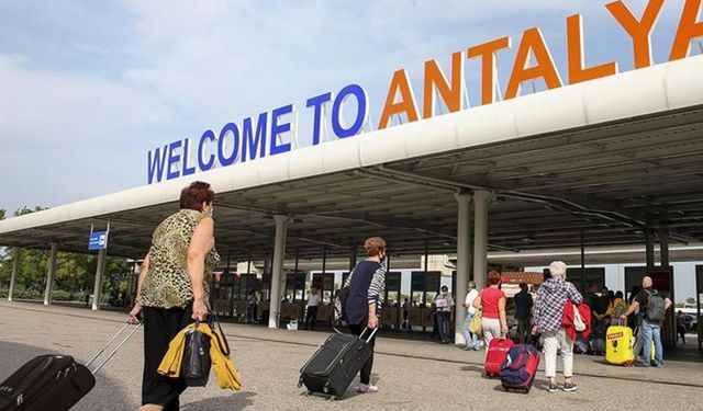 Turizm bölgelerindeki havalimanlarını 123,7 milyon yolcu kullandı