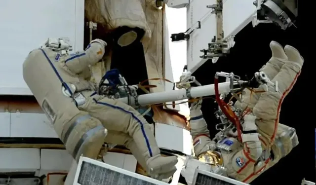 Rus kozmonotlar, 8 saatlik uzay yürüyüşünü tamamladı