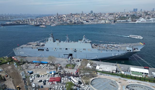 Dünyanın ilk SİHA gemisi TCG Anadolu'yu yuğun ilgi