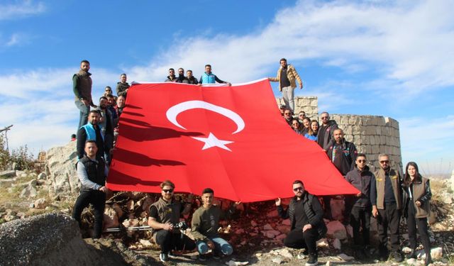 Off-Road pilotları terörden temizlenen Gabar Dağı'nda Türk bayrağı açtı