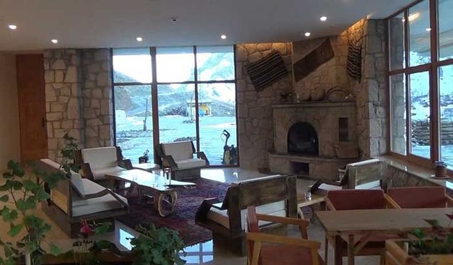 4 milyon Euro harcayarak köyüne otel yaptı