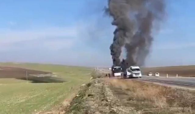 Diyarbakır’da yolcu otobüsü yandı