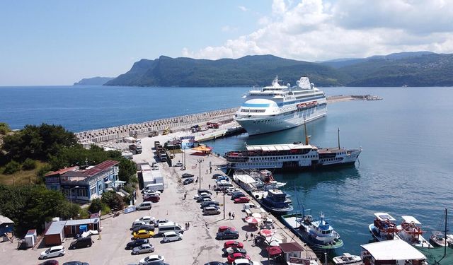 Kruvaziyerle 17 bin Rus turist Amasra'ya geldi