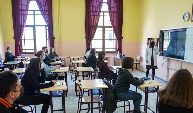 Yarın tüm okulların ilk dersi "finansal okuryazarlık" olacak