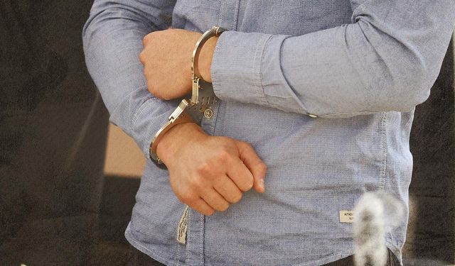İstanbul'da rüşvet alan 2 vergi memuru tutuklandı