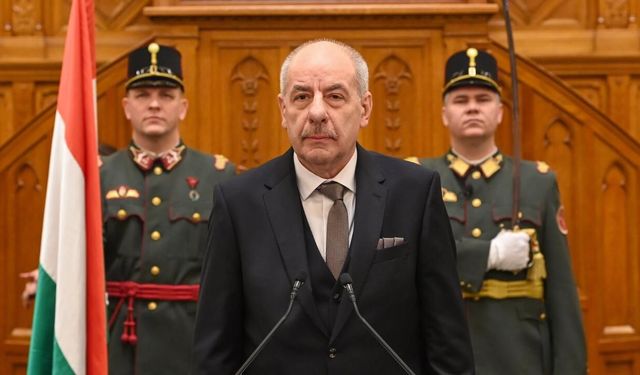 Macaristan Cumhurbaşkanı Sulyok, görevine son veren anayasa değişikliğini imzaladı