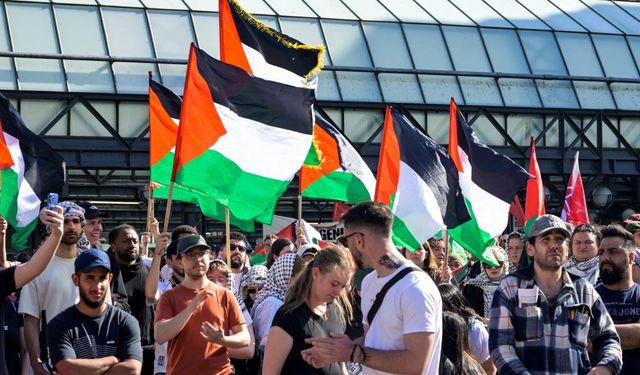 Almanya'daki 1 Mayıs yürüyüşünde "Özgür Filistin" sloganları atıldı.