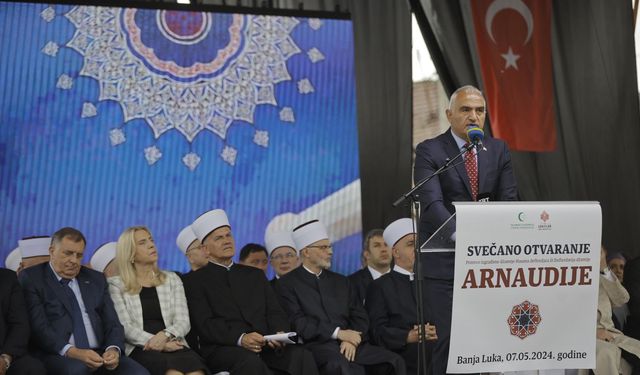 Bakan Ersoy, Arnaudiye Camisi'nin açılışına katıldı