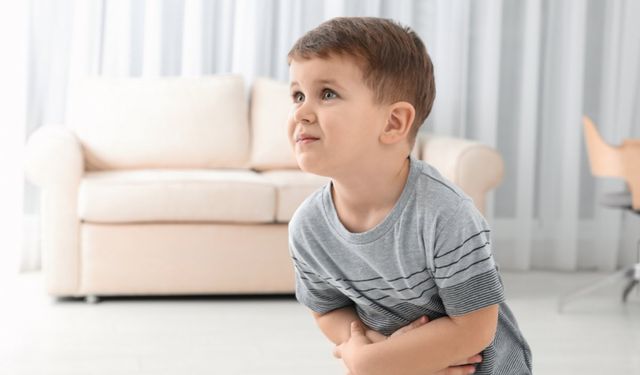 Okul kaygısı ve stres çocuklarda karın ağrısına neden olabiliyor