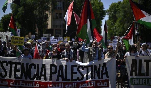İspanya'da binlerce kişi Filistin için yürüdü