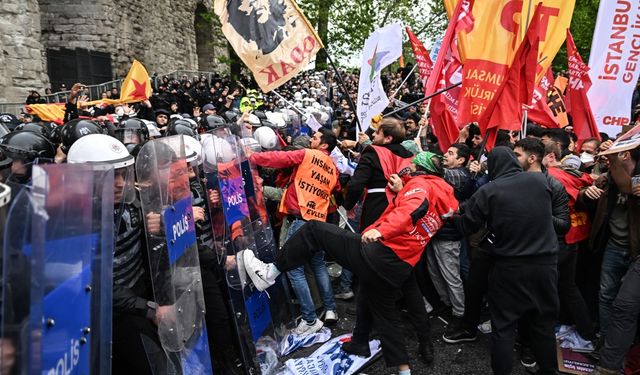 1 Mayıs'ta Taksim provokasyonu: Sol örgütler 'dağılın' uyarısına taşlı sopalı saldırı ile karşılık verdi