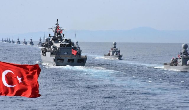 Türk savaş gemileri yıllar sonra ilk kez Lazkiye Limanı'nda