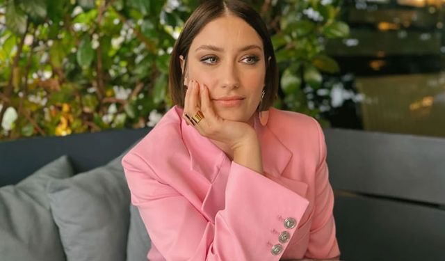 Hazal Kaya dişlerini yaptırdı