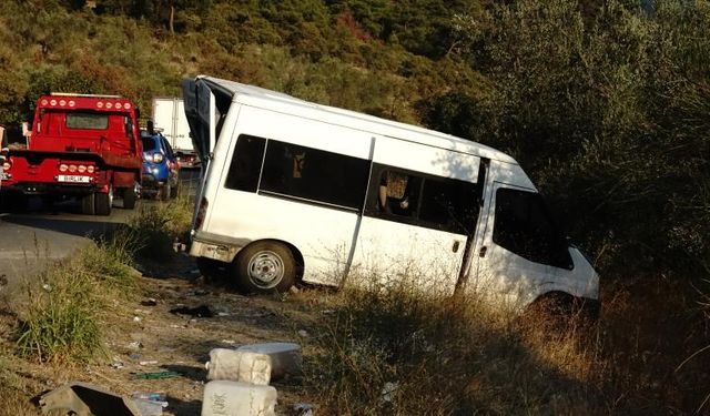 İşçileri taşıyan minibüs ile panelvan çarpıştı: 15 yaralı