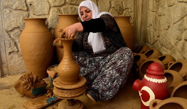 Bitlis'te çömlekçilik yapan kadın, sanatını gençlere öğretmek istiyor