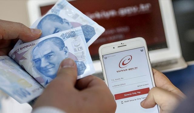 Öğrenim kredisi ve burs ödemeleri hesaplara yatırılmaya başladı