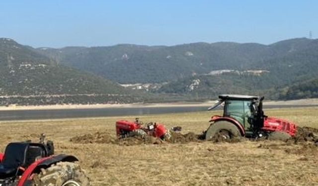 Bursa’da pikniğe giden bataklığa saplandı