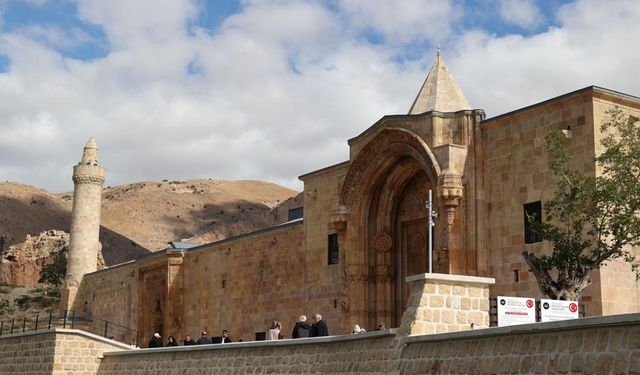 Divriği Ulu Camii ve Darüşşifası yaklaşık 40 bin kişiyi ağırladı