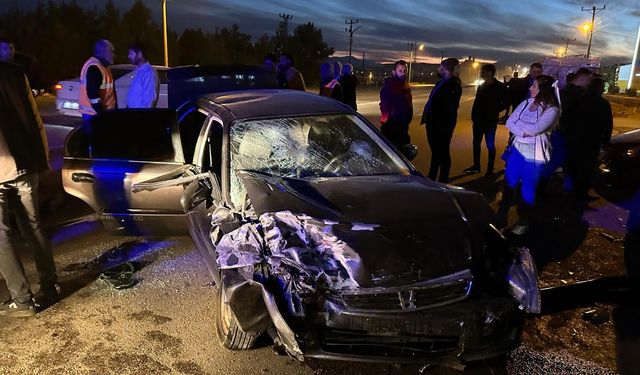 Elazığ'da iki otomobilin çarpıştığı kazada 5 kişi yaralandı