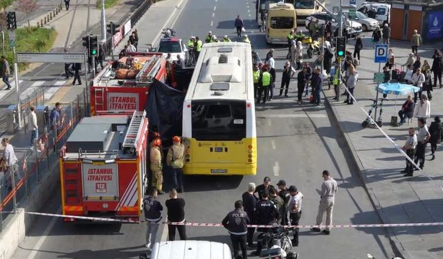 İETT otobüsü yolun karşısına geçmeye çalışan kadını ezdi