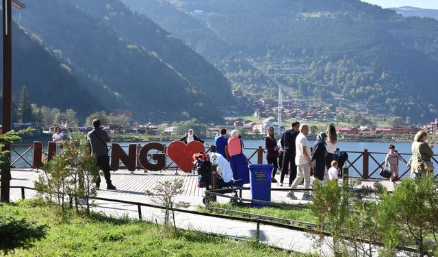 Trabzon'da üniversite eğitimi alan yabancı öğrenciler Uzungöl'ü gezdi