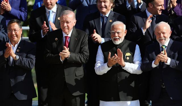 Cumhurbaşkanı Erdoğan, G20 Liderler Zirvesi'nde aile fotoğrafı çekimine katıldı