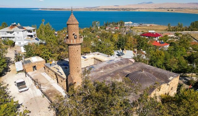 Van'daki tarihi İzzeddin Şir Camii ve Medresesi restore ediliyor