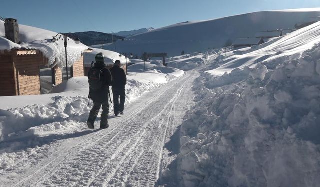 Handüzü Yaylası’na karla birlikte Rus kayakçı ilgisi