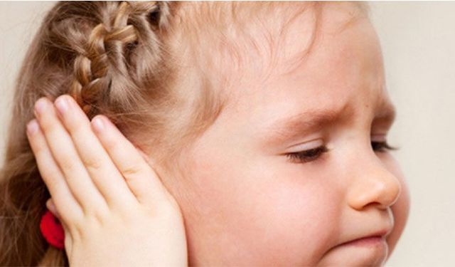 Çocuklarda kulakta sıvı birikimi sessiz ilerleyebilir