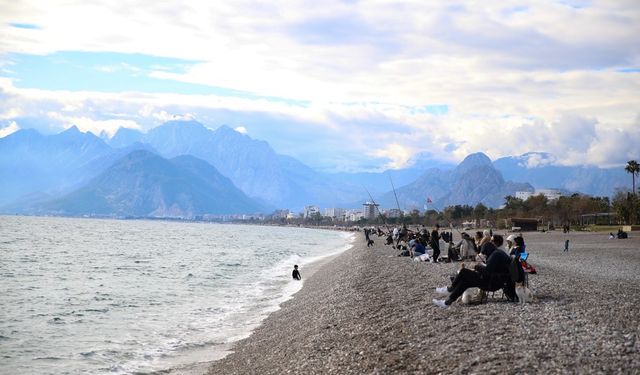 Antalya sahillerinde yoğunluk yaşandı