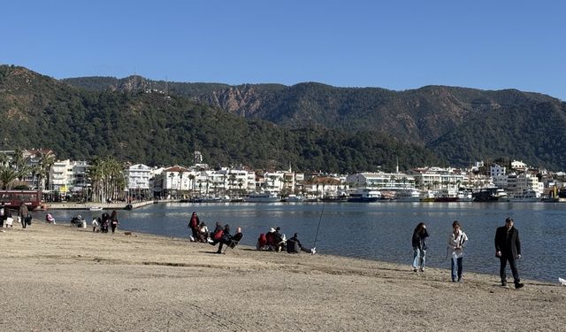 Bodrum ve Marmaris sahillerinde yeni yılın ilk günü yoğunluk yaşandı