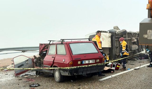 Kırşehir'de sis nedeniyle zincirleme trafik kazası: Ölü ve yaralılar var