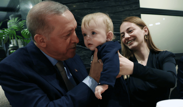 Cumhurbaşkanı Erdoğan gençlerle kafede bir araya geldi