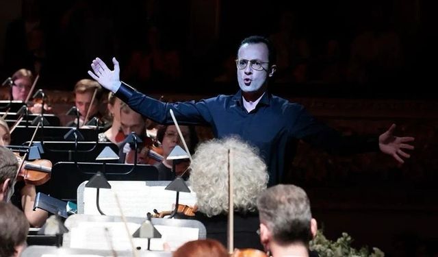 CSO Şefi Deliorman Tarihi Bolşoy Tiyatrosu’nda konser yöneten ilk Türk şef oldu